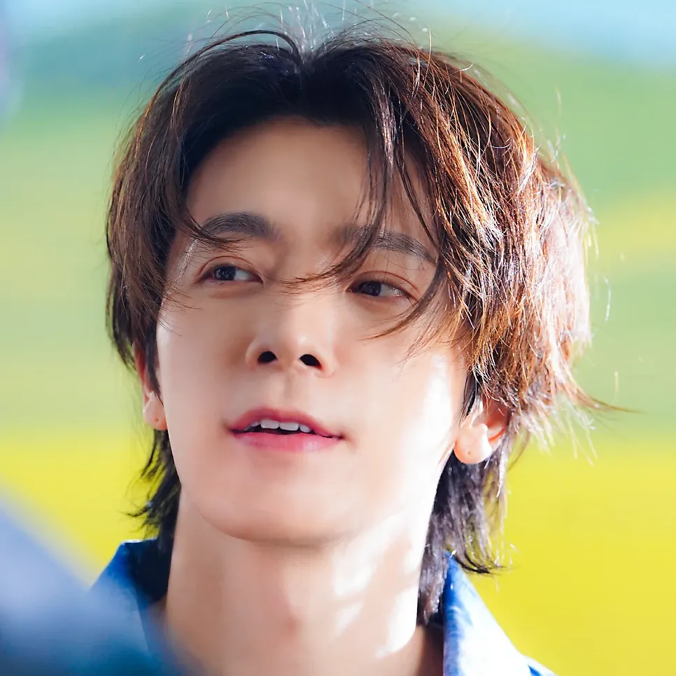 Behind-the-scenes cut of Donghae (Super Junior)