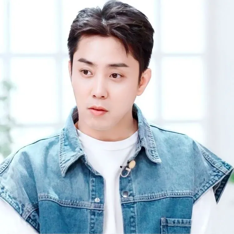 Recent activity shot of Eun Jiwon (SECHSKIES)