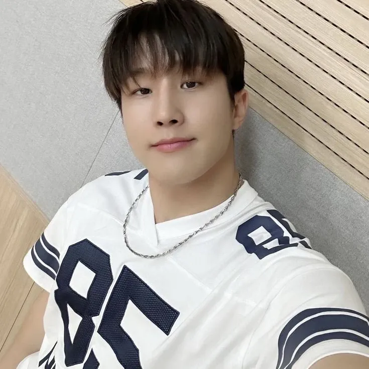 Behind-the-scenes cut of Jinjin (ASTRO)