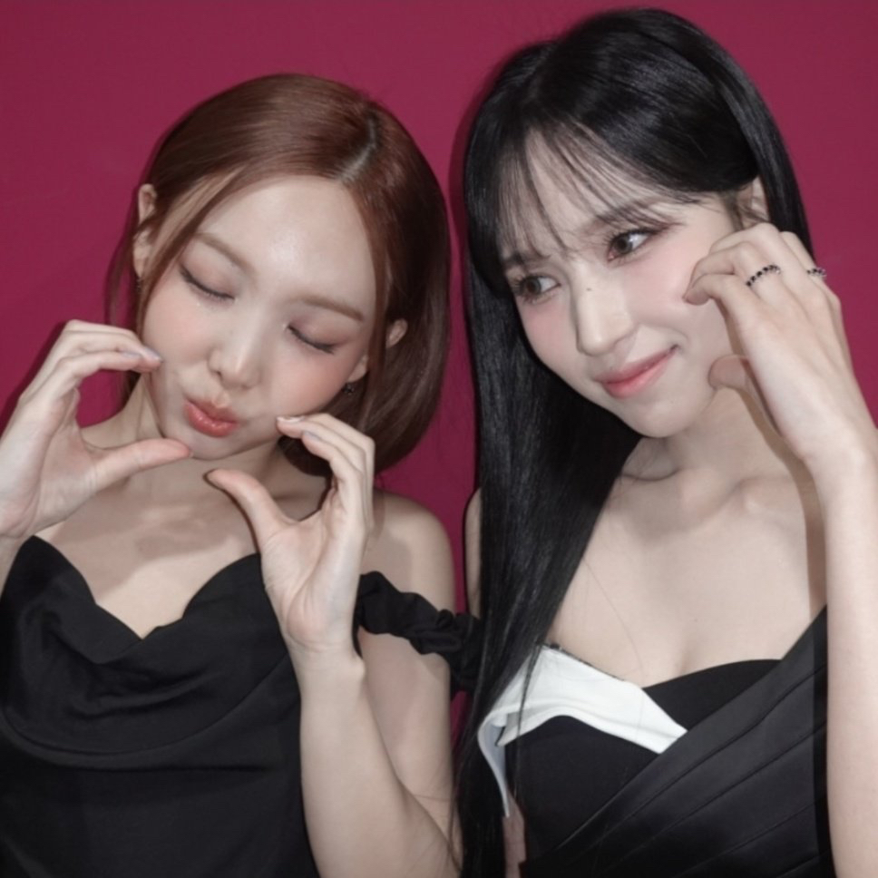 Foto aktivitas terbaru TWICE