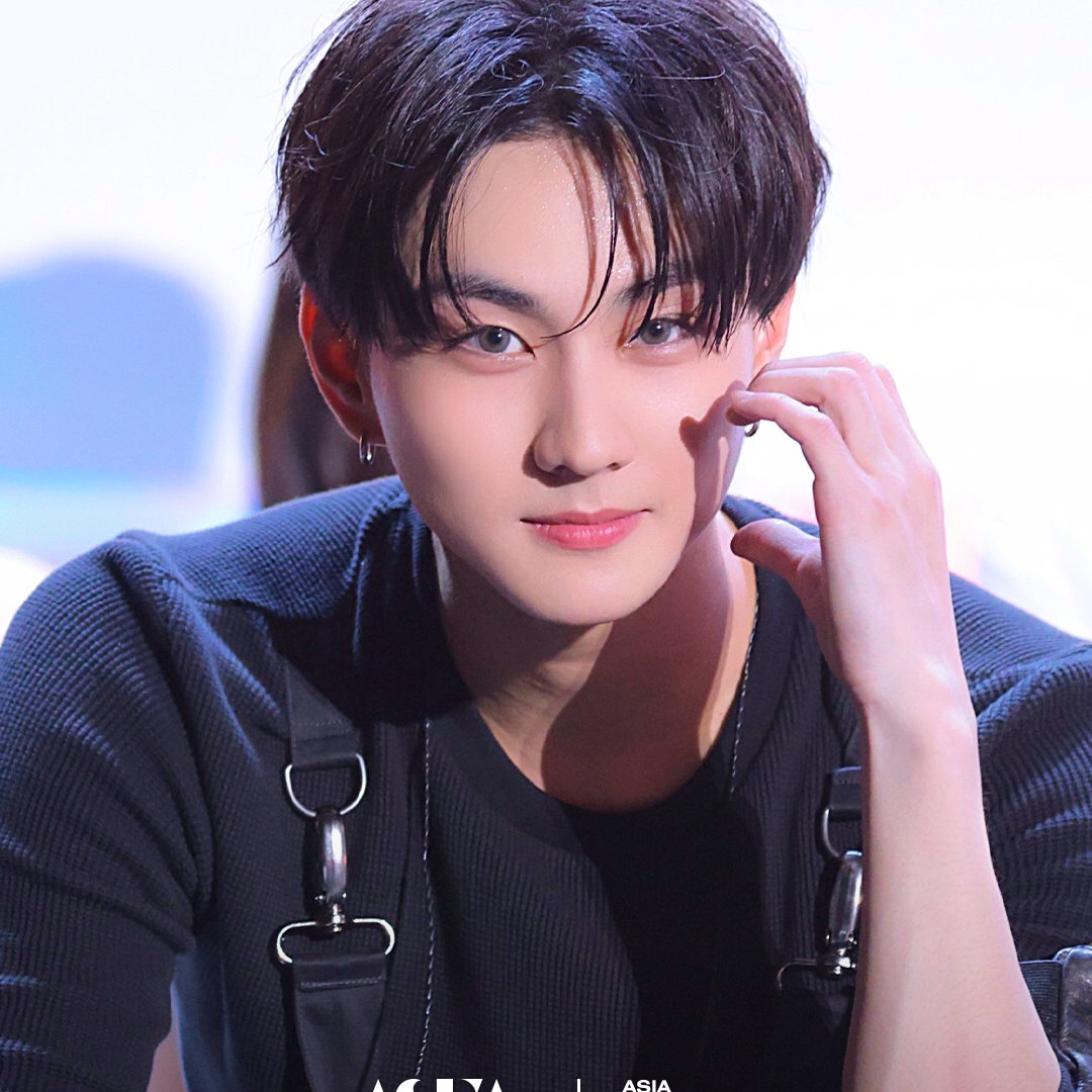 A moment captured by Jungwon (ENHYPEN)'s fan