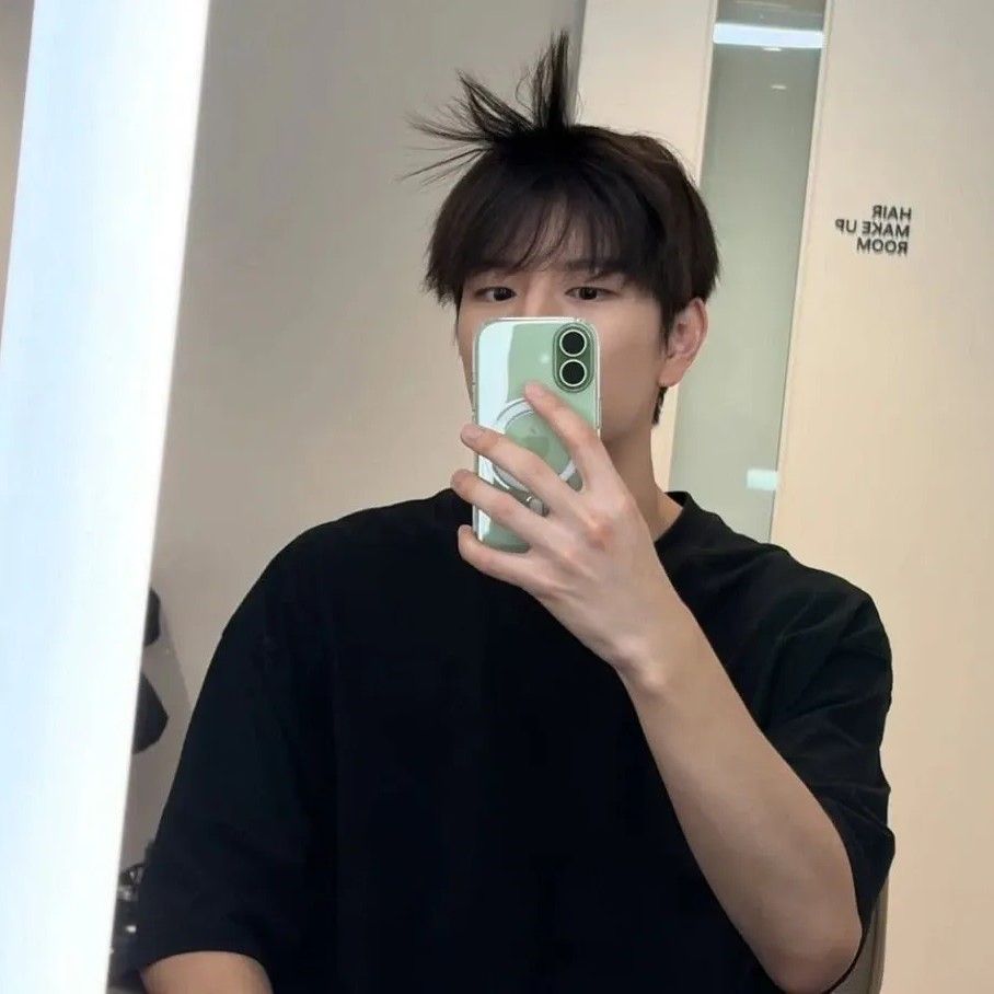 Latest photo of Seungmin (Stray Kids)