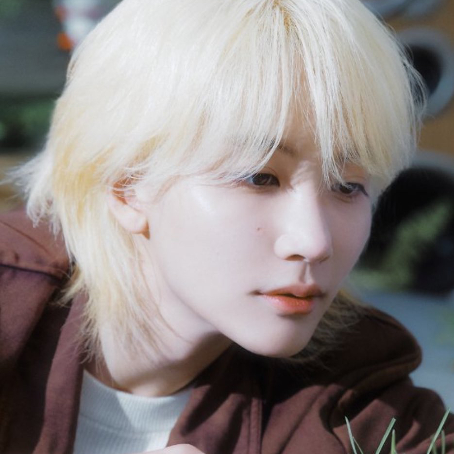 A moment captured by Jeonghan (SEVENTEEN)'s fan