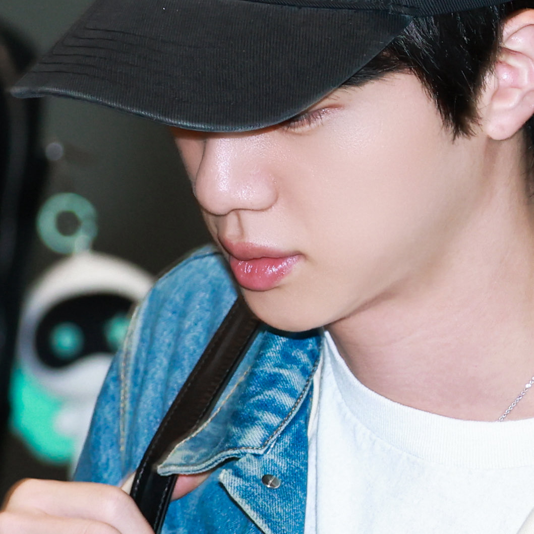 진 (방탄소년단)의 최신 사진