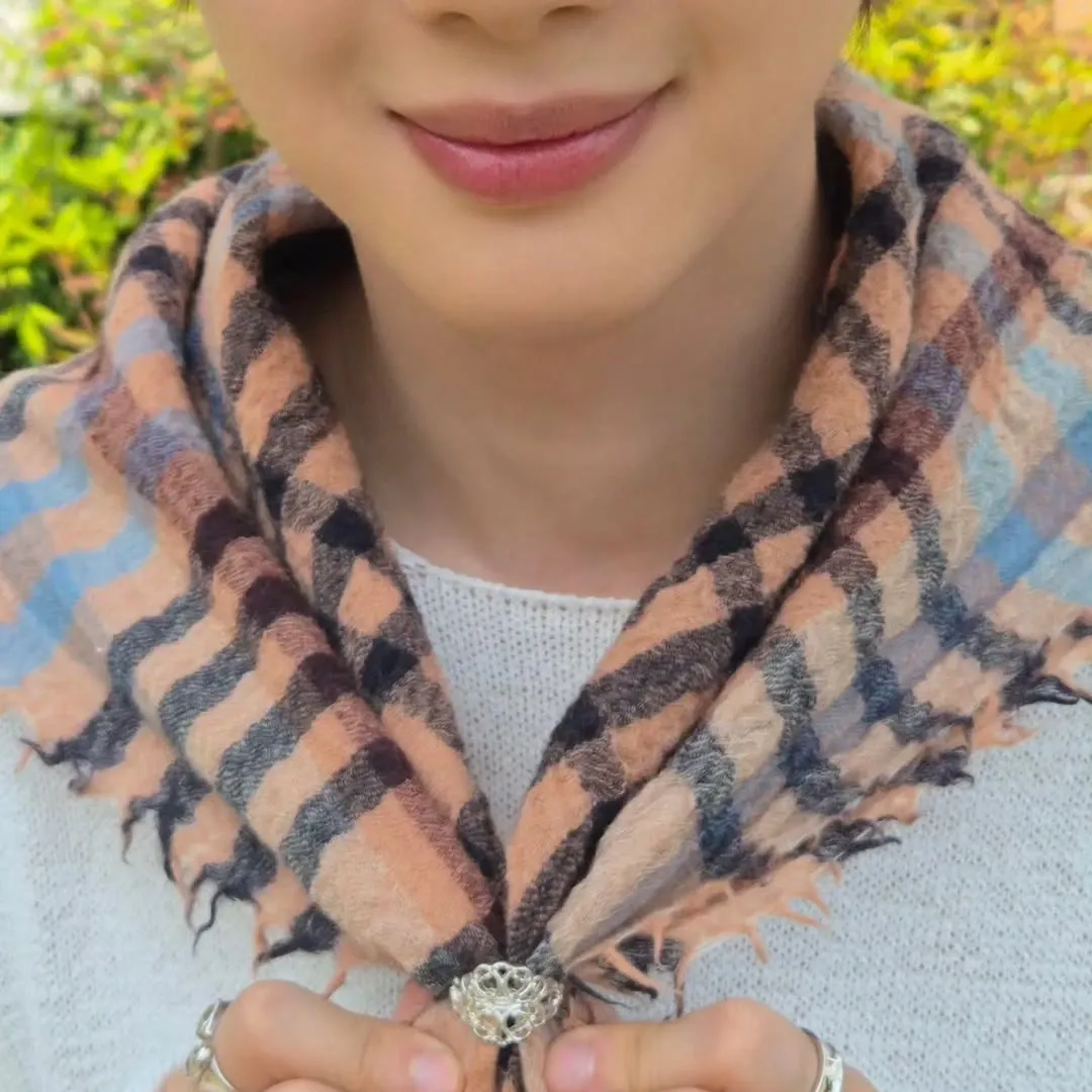 A moment captured by Hui (PENTAGON)'s fan