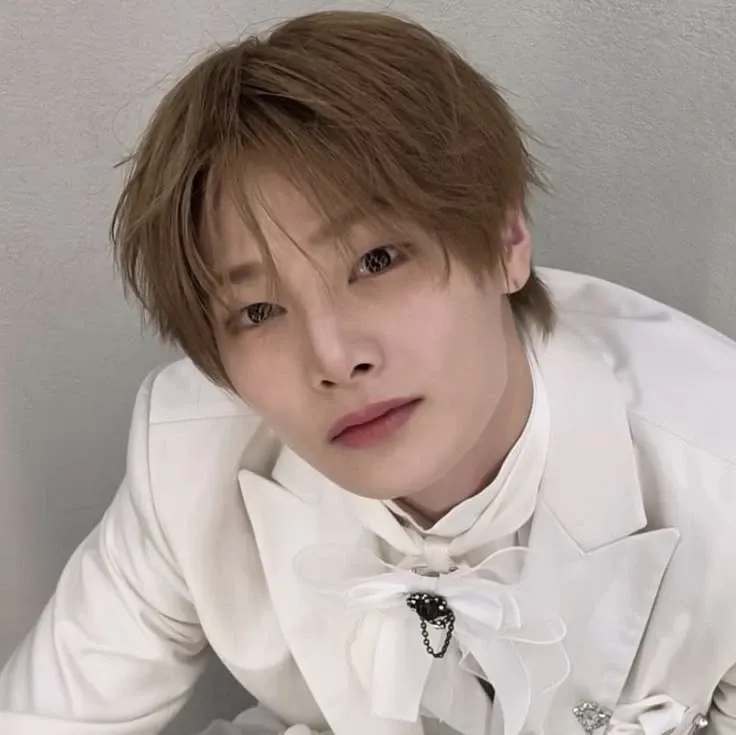 Behind-the-scenes cut of Stray Kids