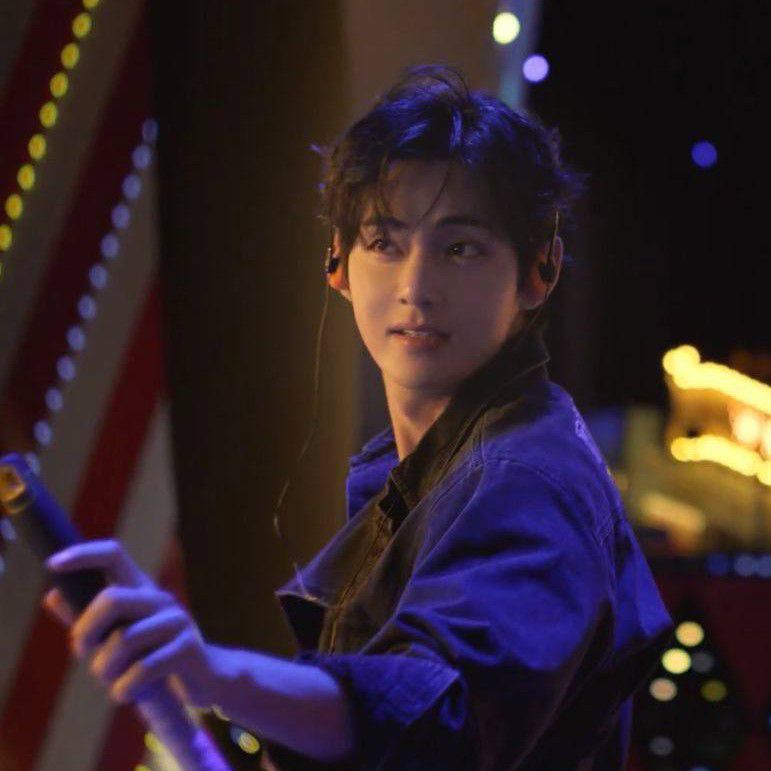 V (BTS)の最新写真