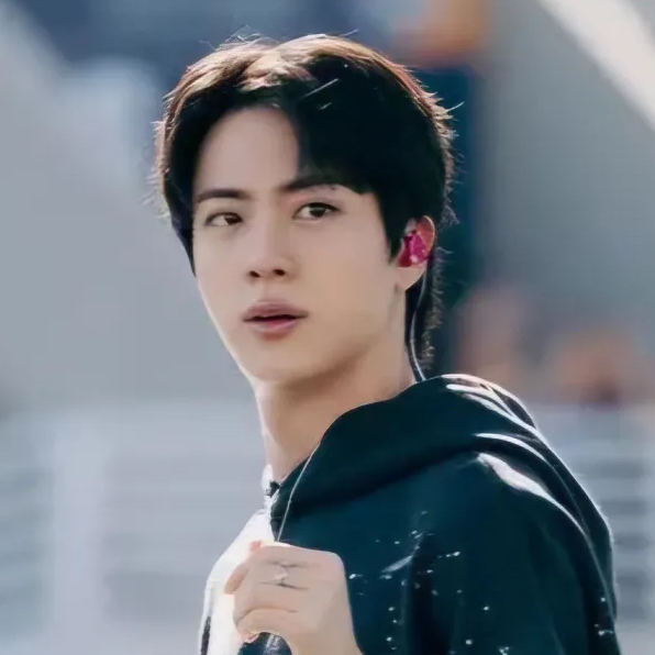 Momen yang diabadikan oleh penggemar Jin (BTS)