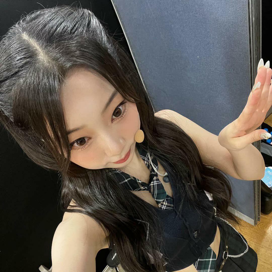 A moment captured by SECRET NUMBER's fan