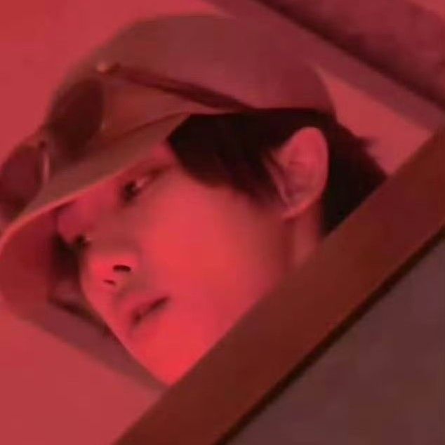 Behind-the-scenes cut of The 8 (SEVENTEEN)