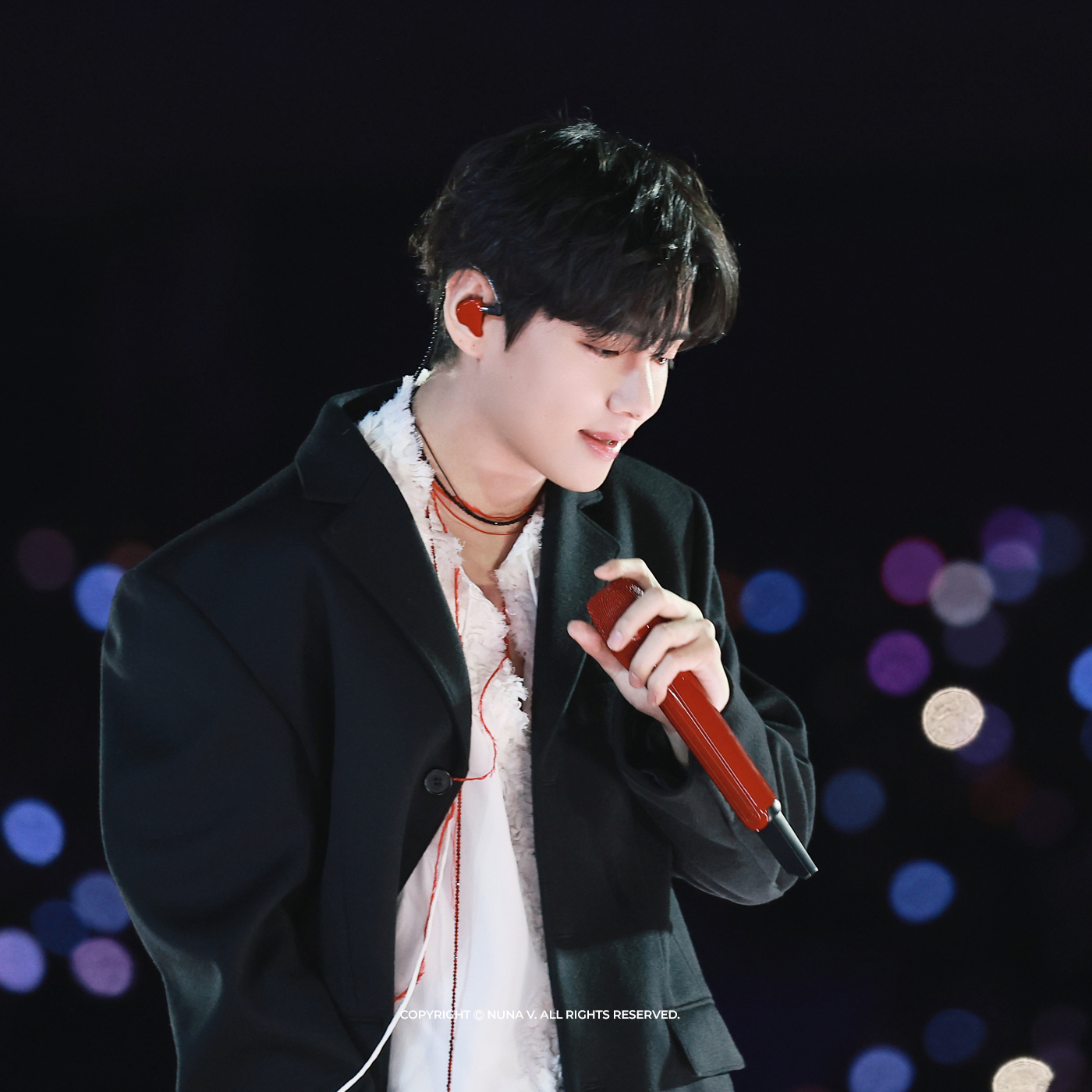 뷔 (방탄소년단)의 최신 사진