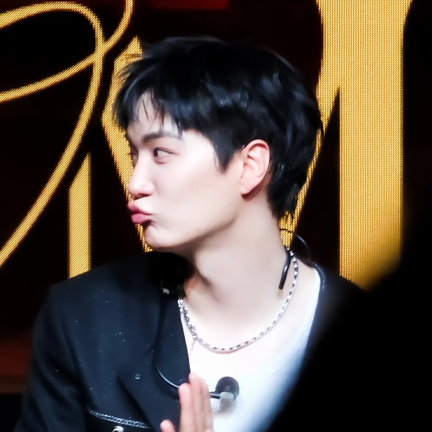 A moment captured by Kim Jonghyeon's fan