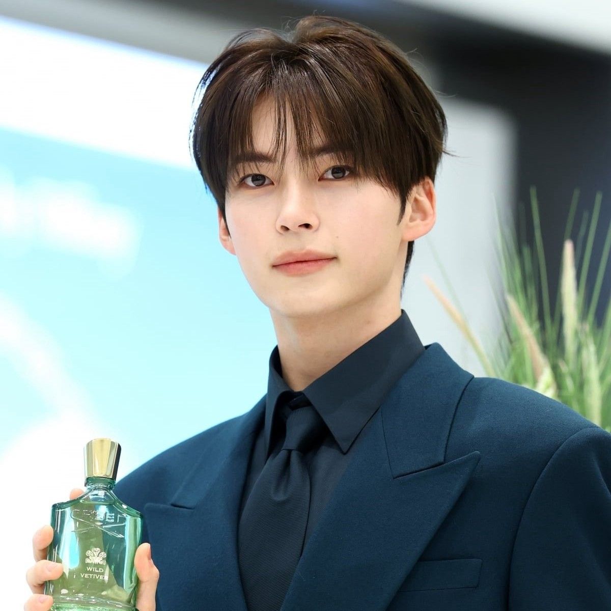 Latest photo of Sung Hanbin (ZEROBASEONE)