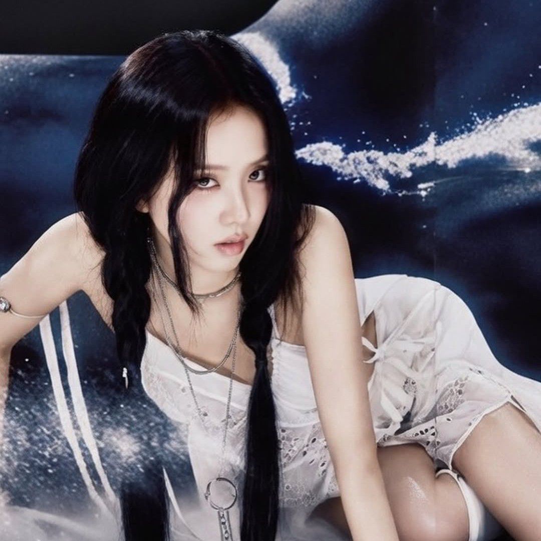 Recent activity shot of Jisoo (BLACKPINK)