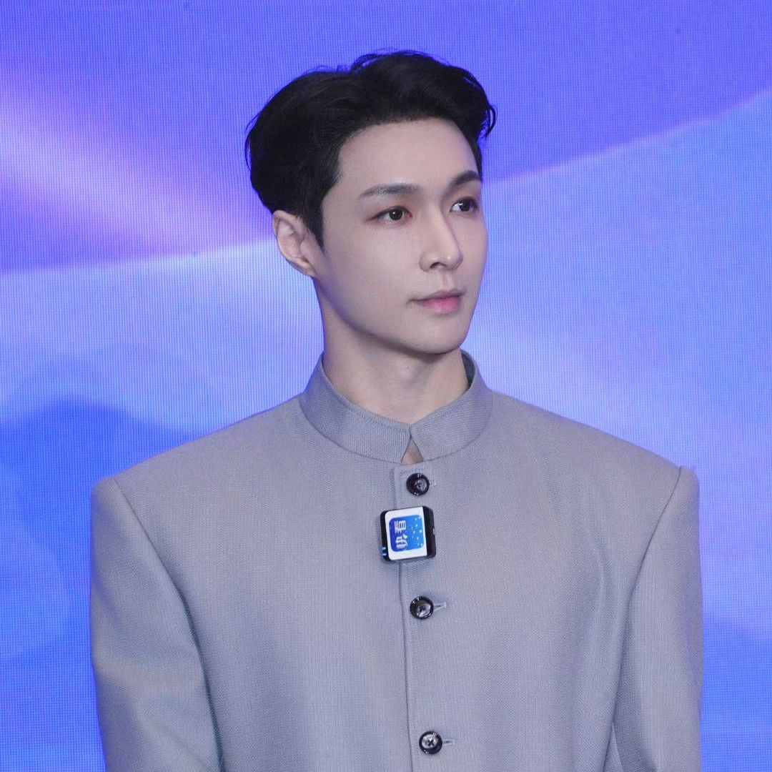 Recent activity shot of Lay (EXO)