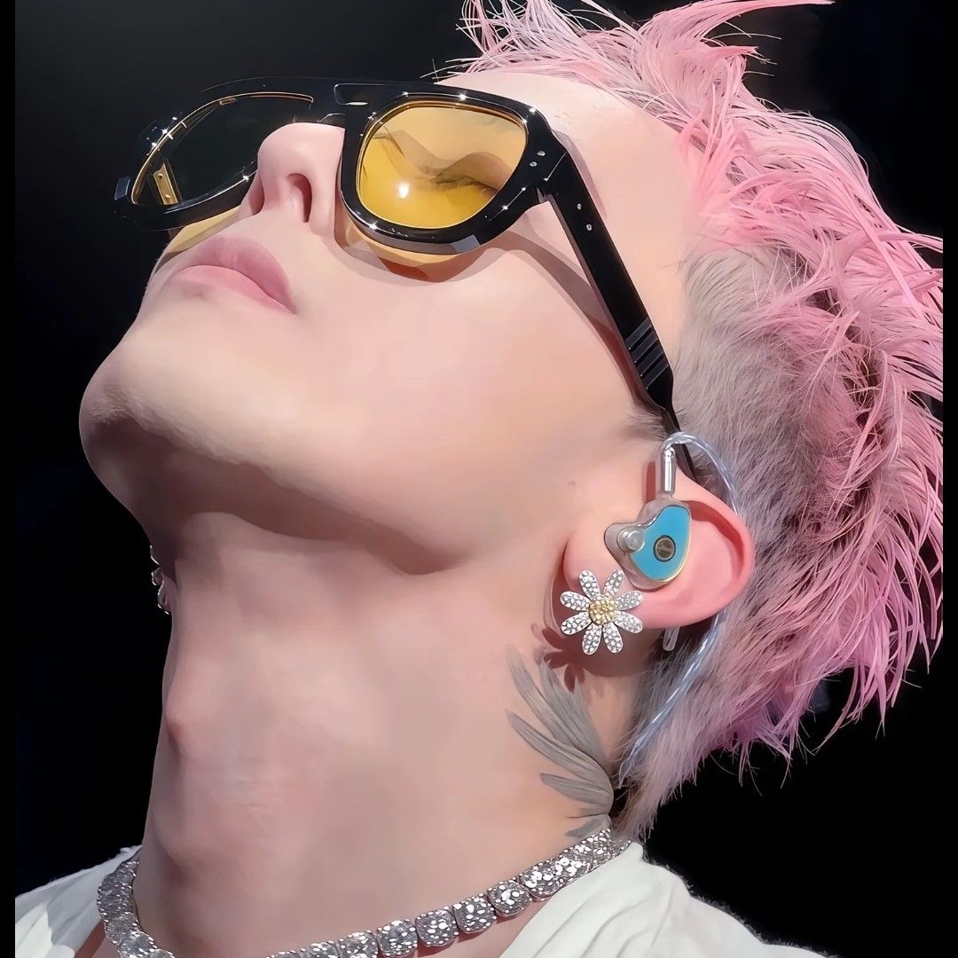 Recent activity shot of G-DRAGON (BIGBANG)