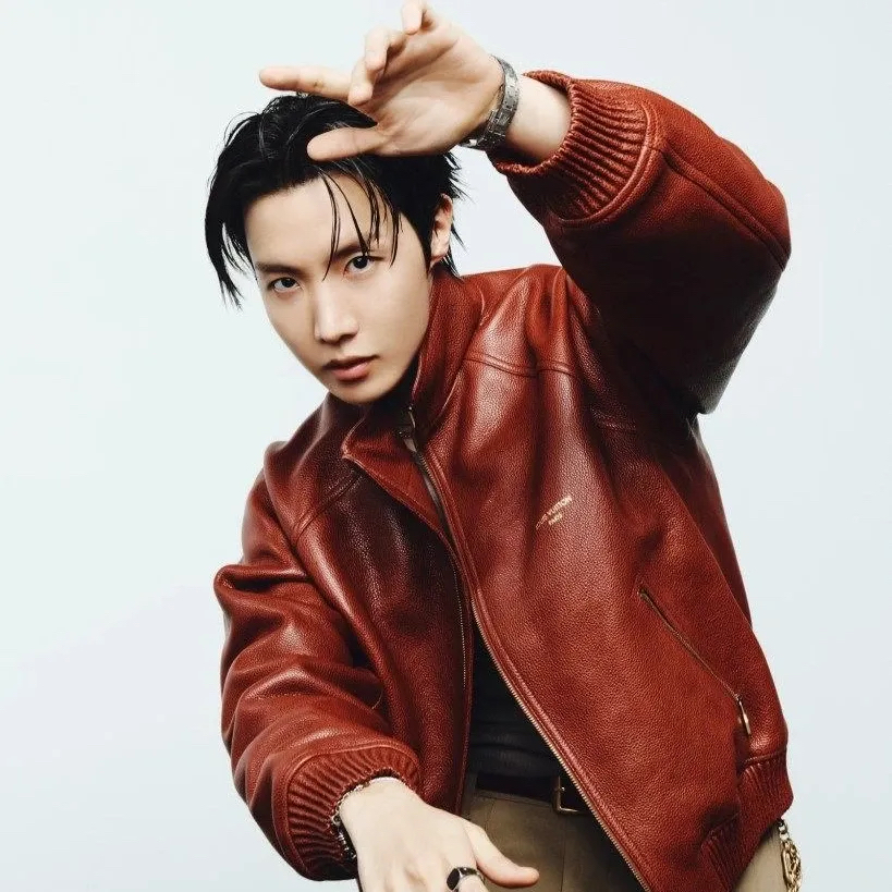 Foto aktivitas terbaru j-hope (BTS)