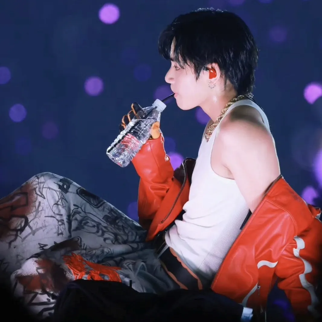 Foto terbaru V (BTS)