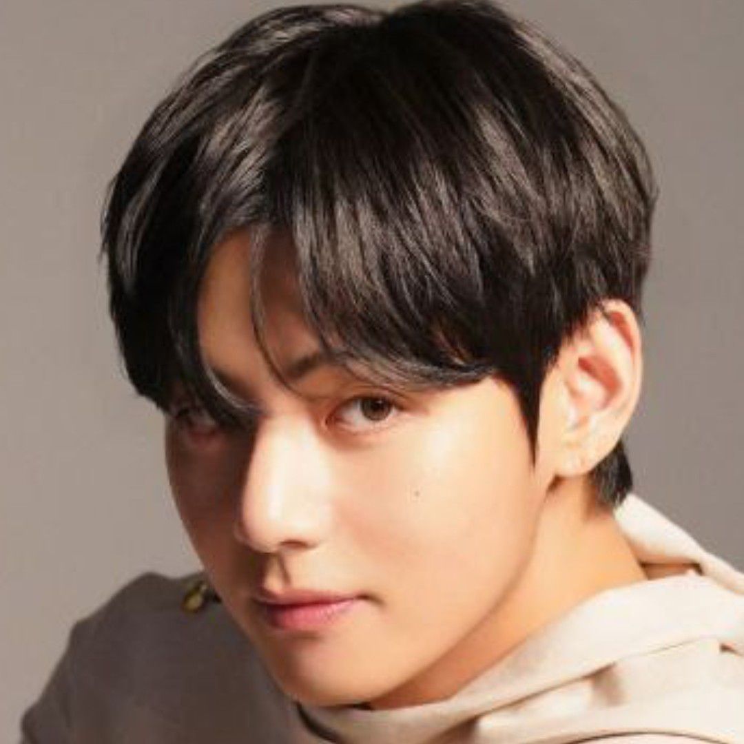 뷔 (방탄소년단)의 최신 사진