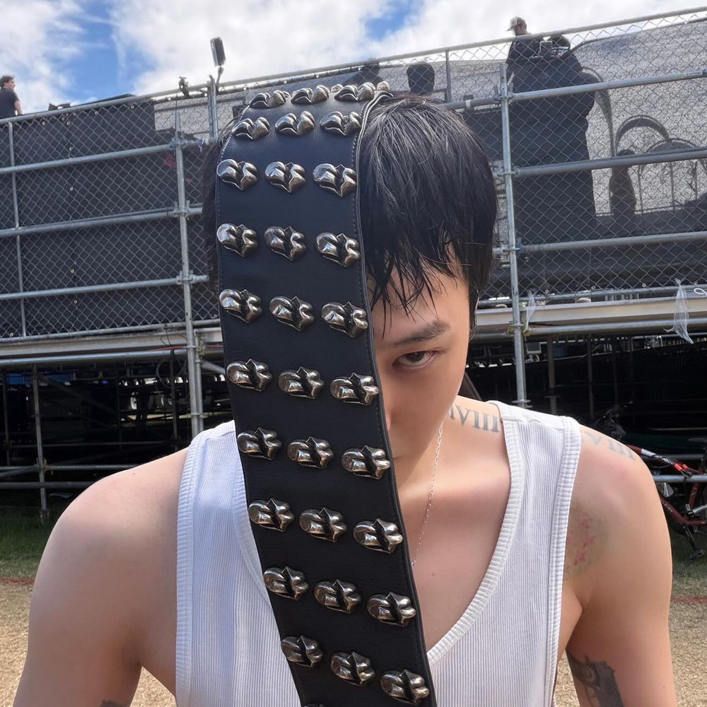 Foto aktivitas terbaru G-DRAGON (BIGBANG)