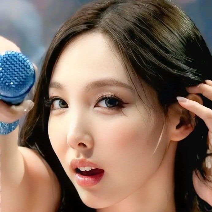 A moment captured by Nayeon (TWICE)'s fan