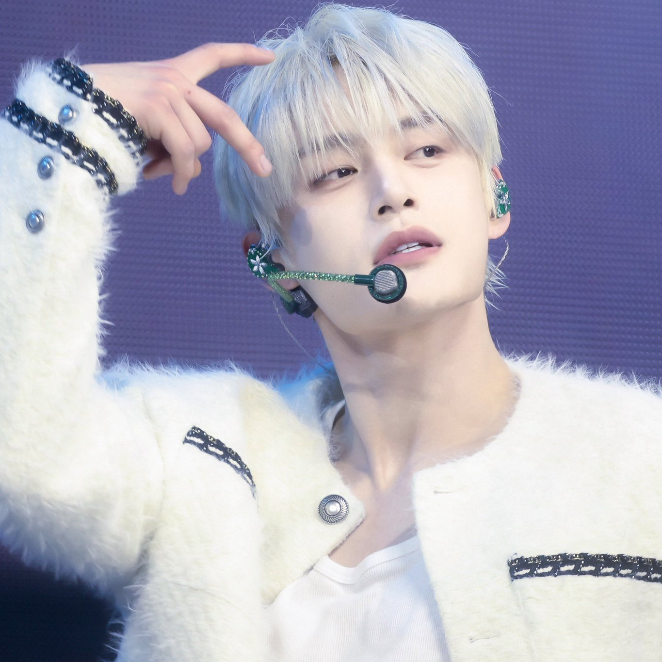 Behind-the-scenes cut of Kim Jiwoong (ZEROBASEONE)