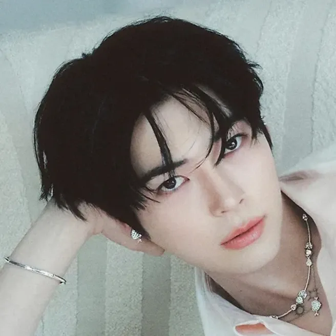 Latest photo of Sung Hanbin (ZEROBASEONE)