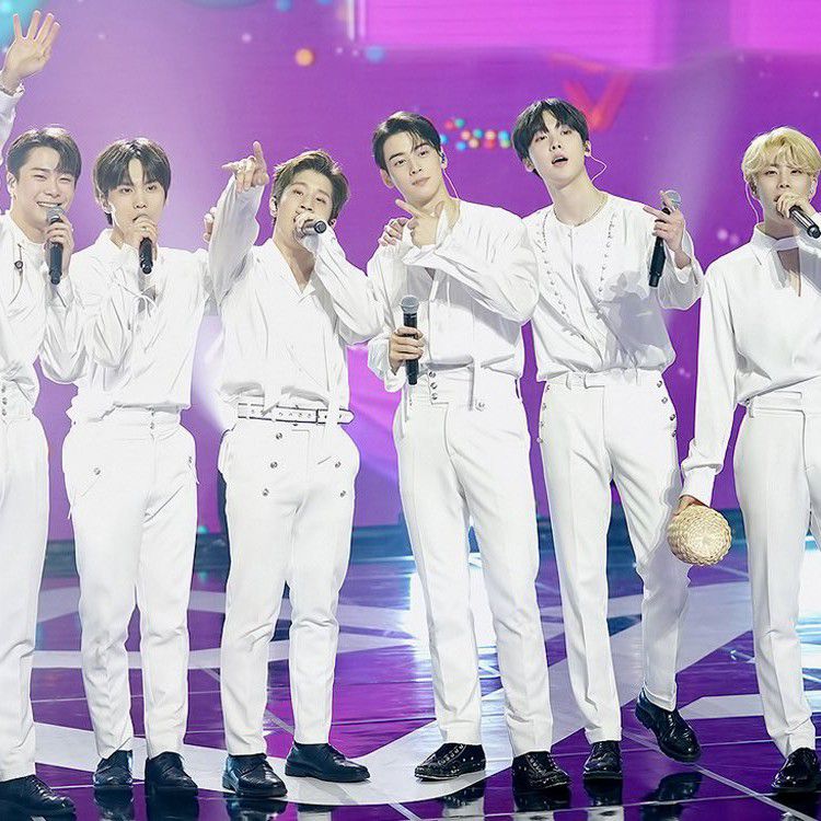 아스트로의 최신 사진