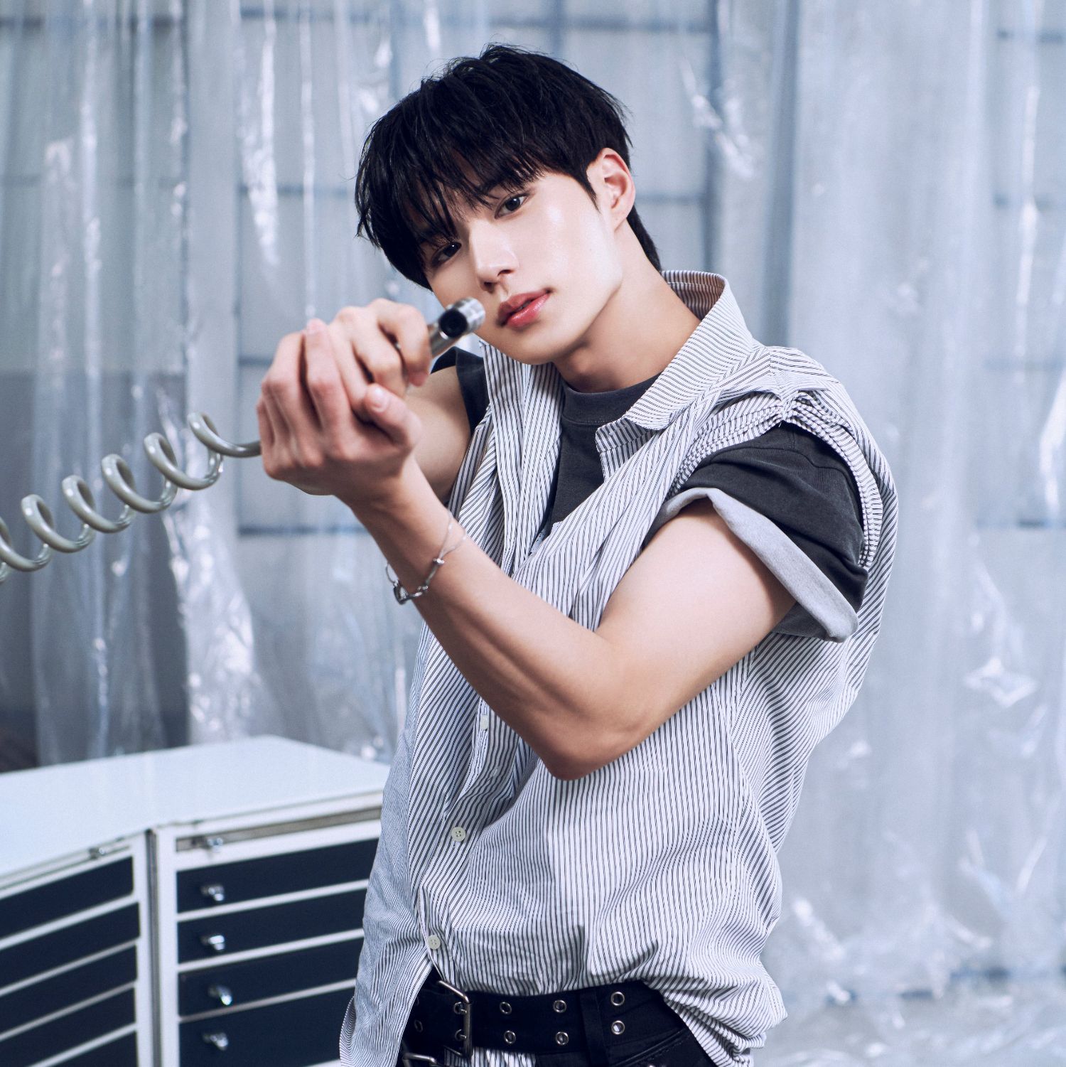 Behind-the-scenes cut of Kim Junseo (ALPHA DRIVE ONE)