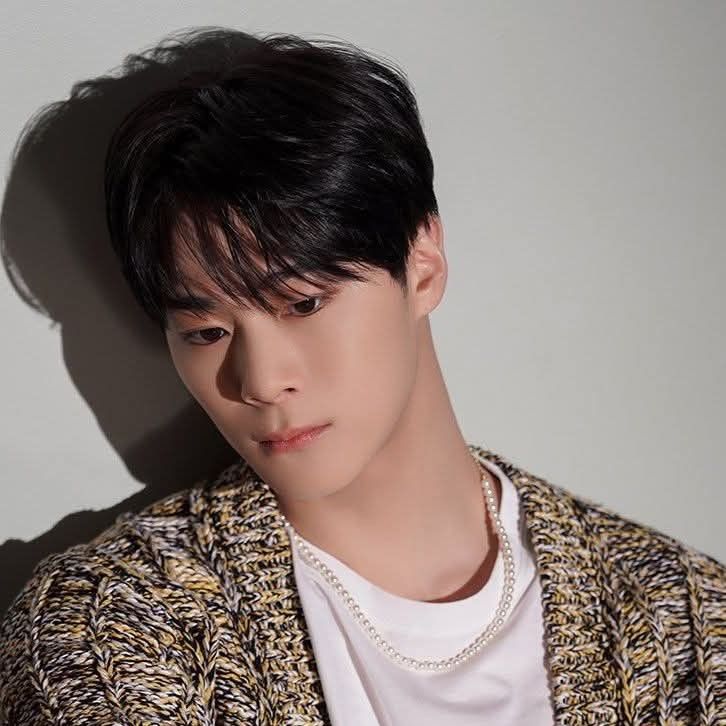 A moment captured by Moonbin (ASTRO)'s fan