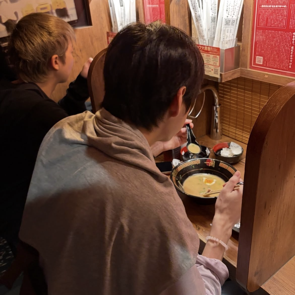 Foto aktivitas terbaru V (BTS)