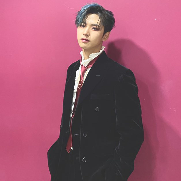 A moment captured by Hongseok (PENTAGON)'s fan