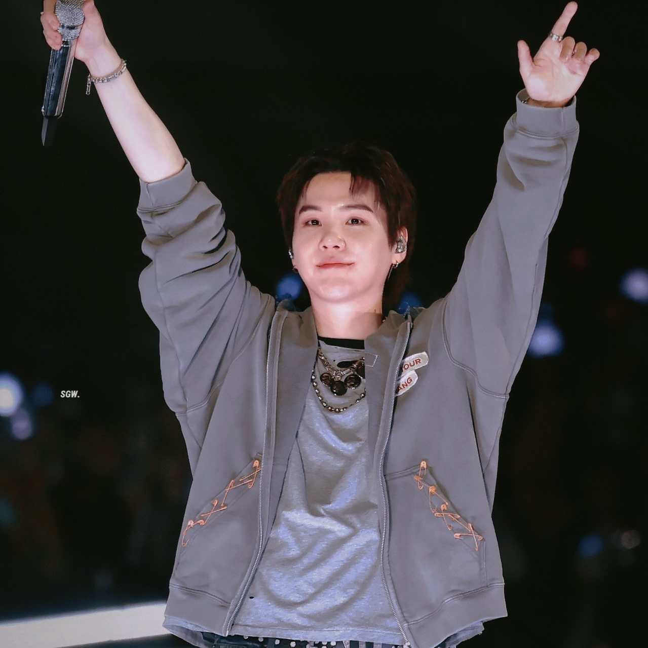 Foto aktivitas terbaru SUGA (BTS)