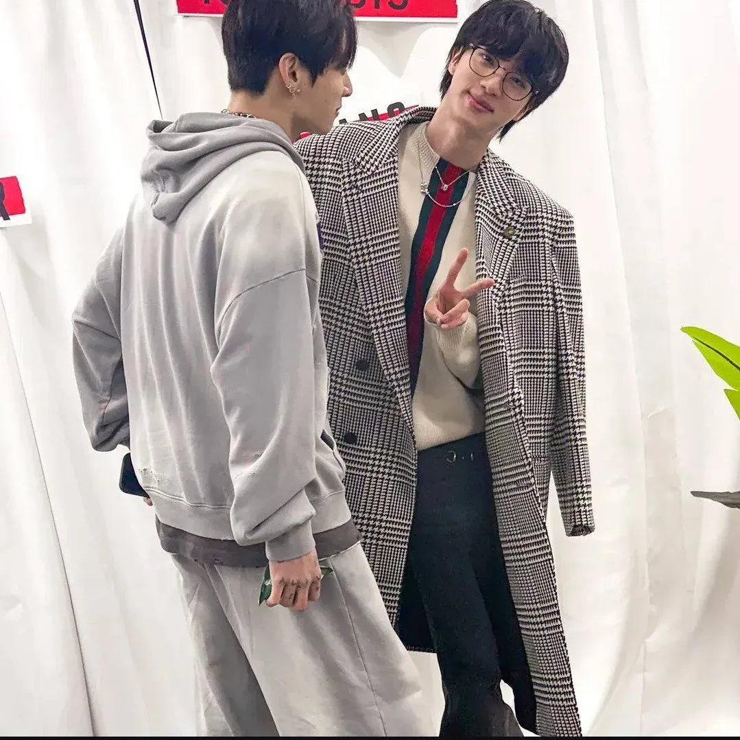 Momen yang diabadikan oleh penggemar Jin (BTS)