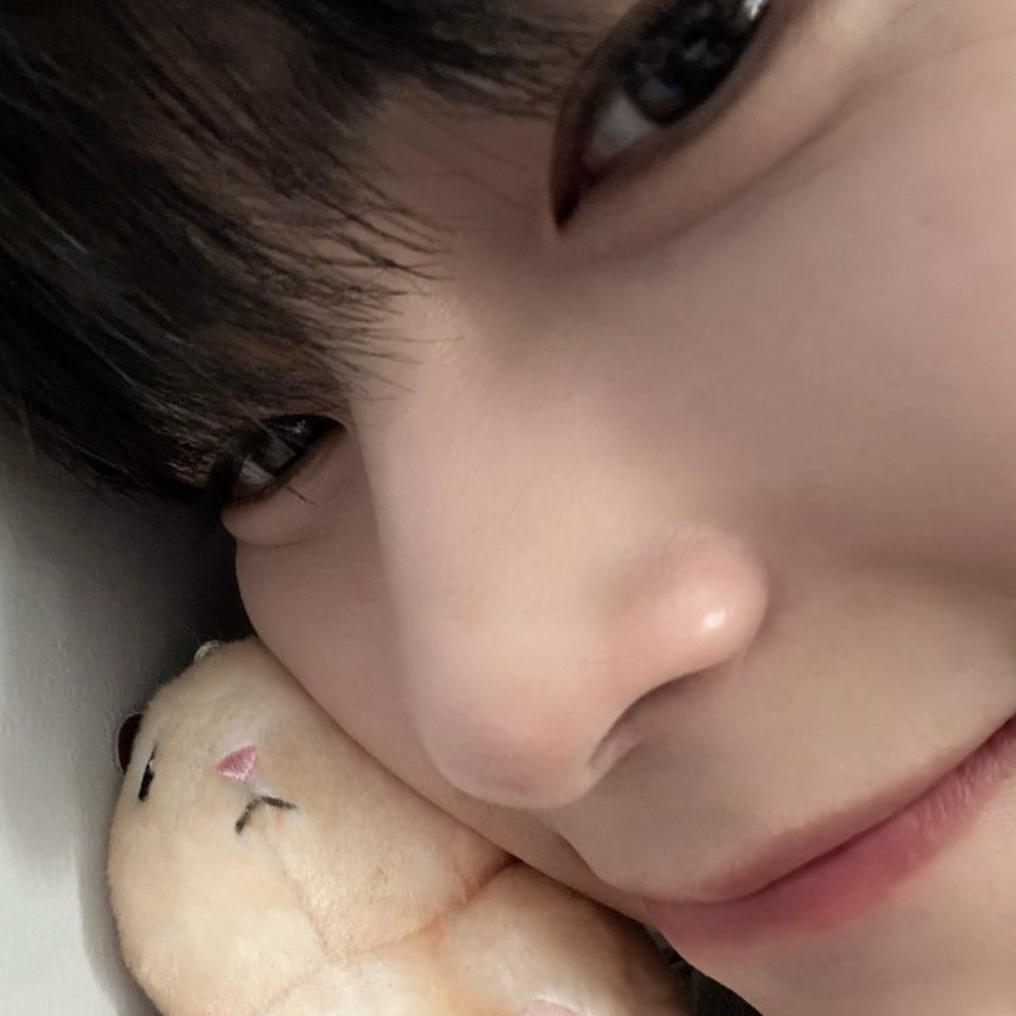 成韓彬 (ZEROBASEONE)的最新照片