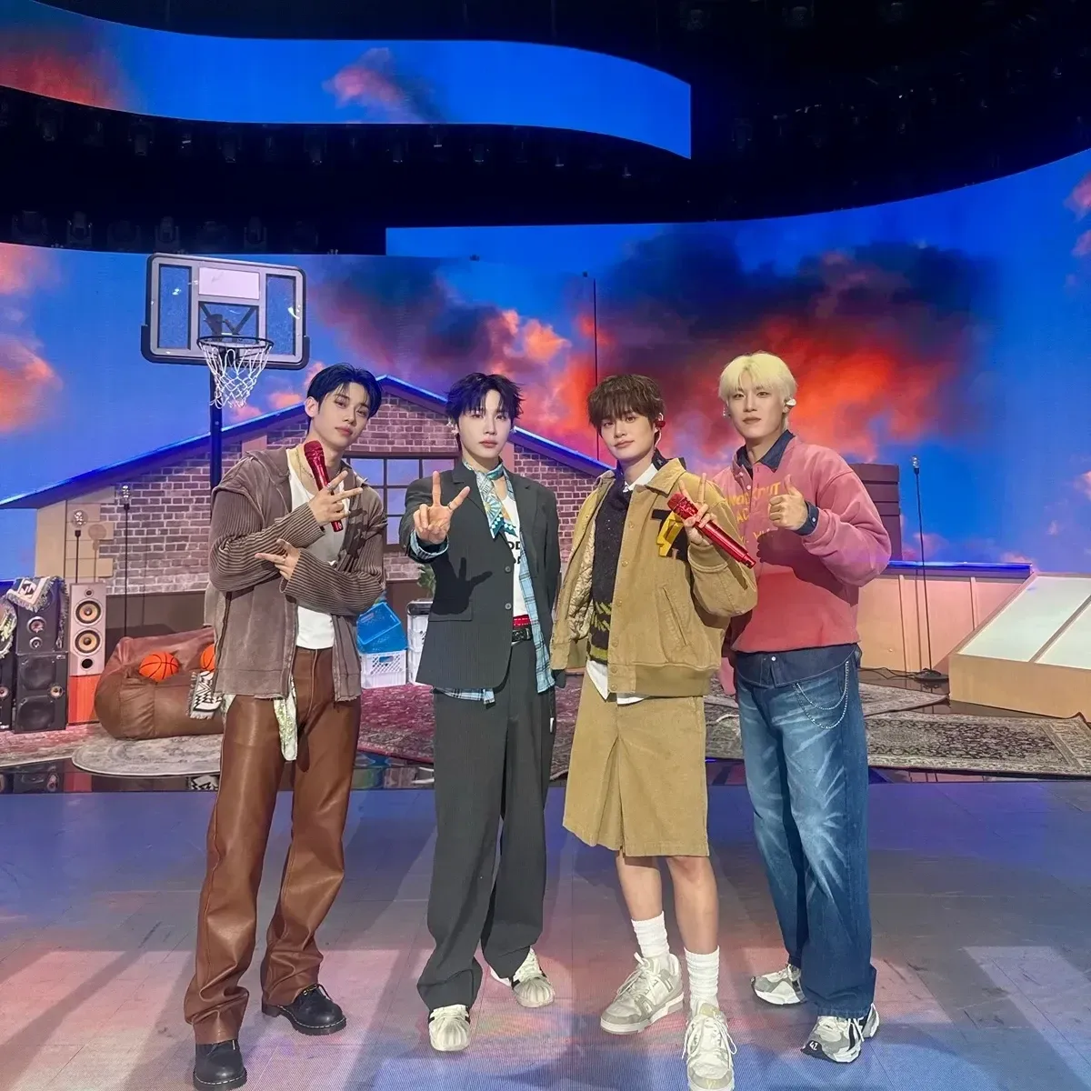 AB6IXの舞台裏ショット