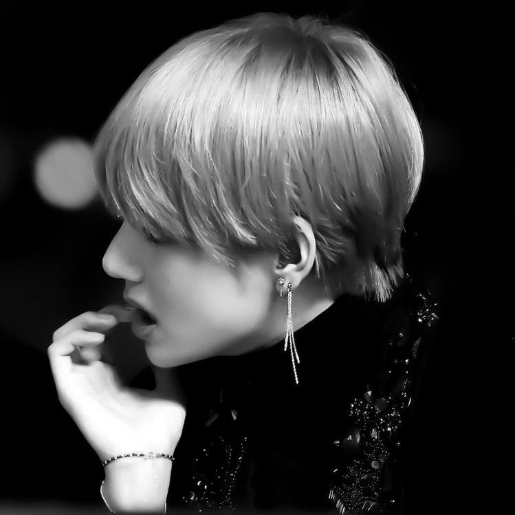 Latest photo of V (BTS)