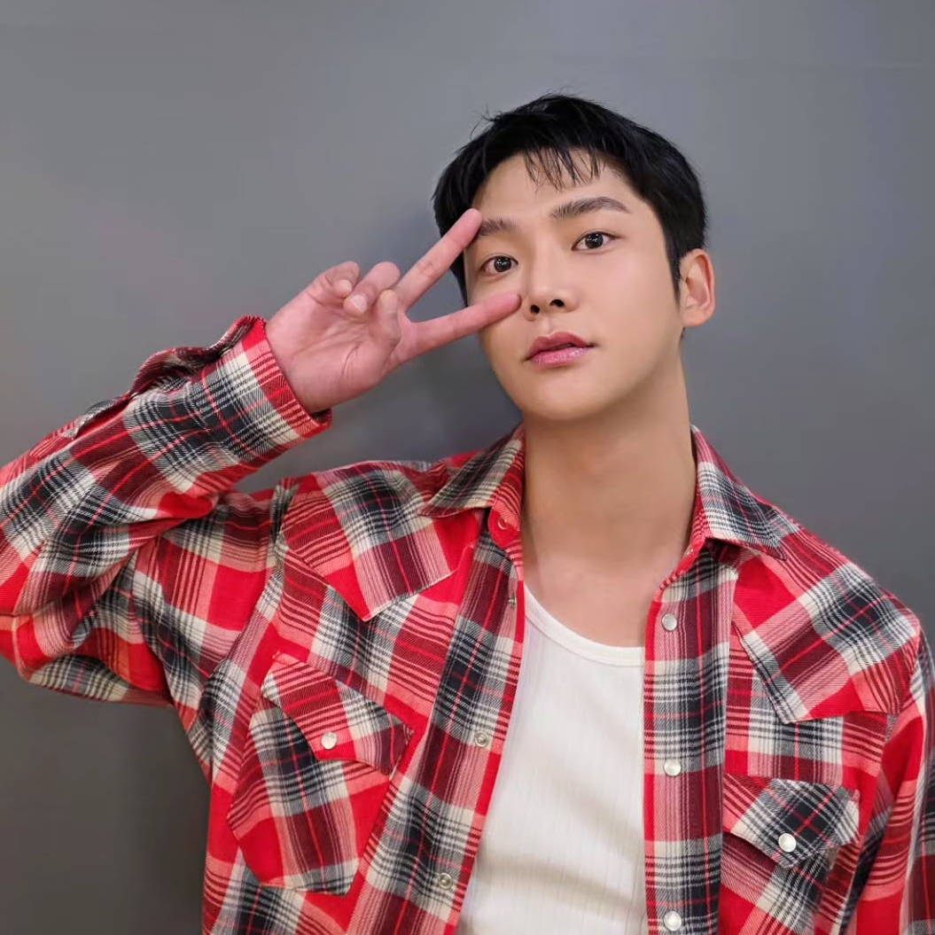 로운의 최신 사진