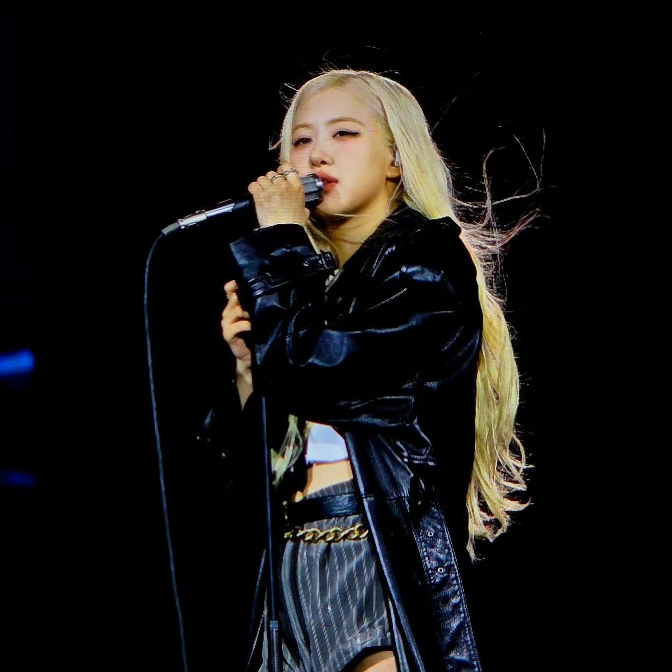Foto aktivitas terbaru ROSÉ (BLACKPINK)