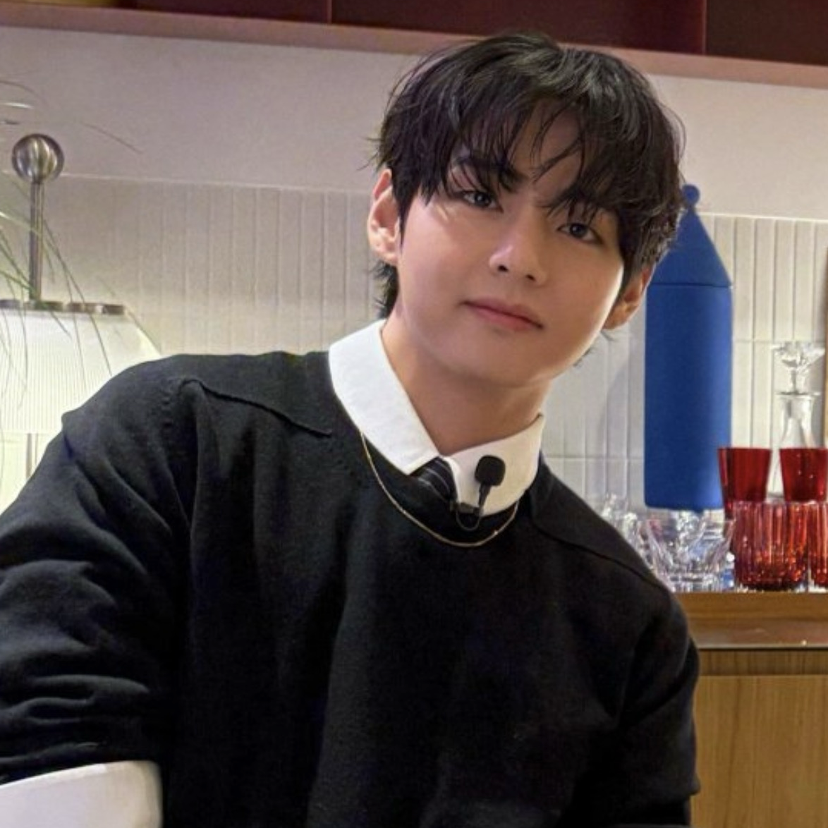 뷔 (방탄소년단)의 최신 사진