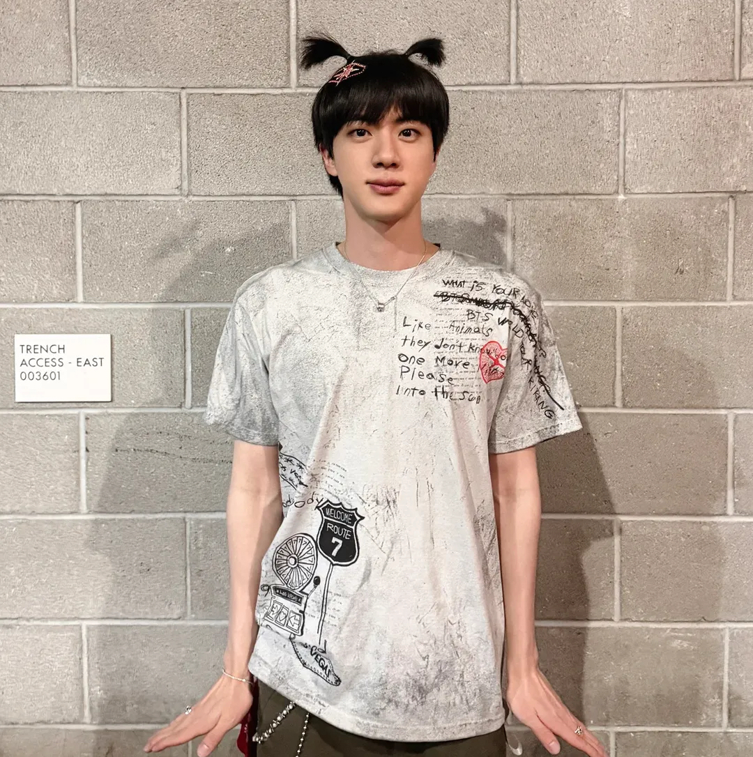 Momen yang diabadikan oleh penggemar Jin (BTS)