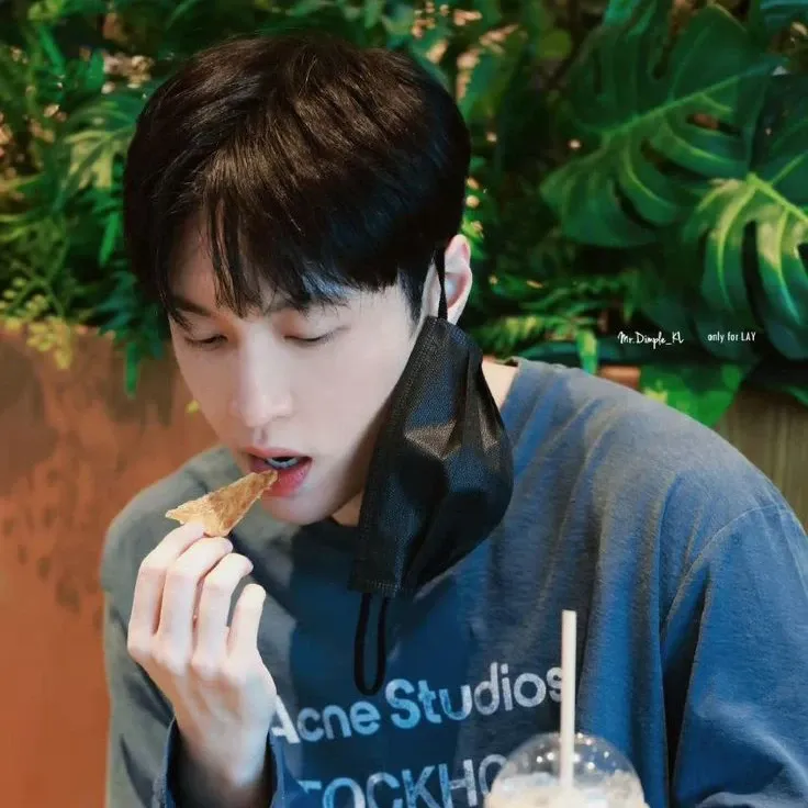 Recent activity shot of Lay (EXO)