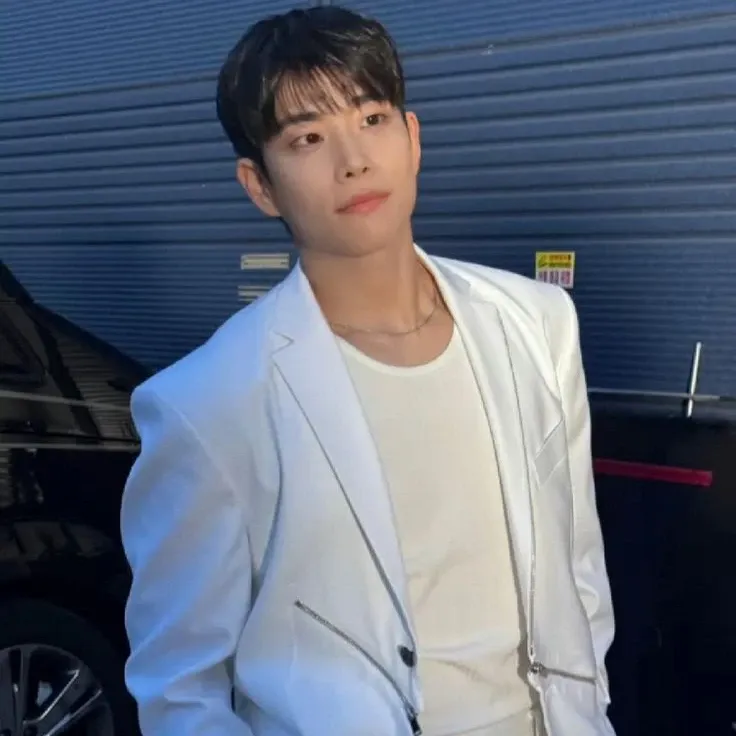 A moment captured by MJ (ASTRO)'s fan