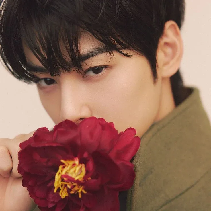 Foto terbaru Eunwoo (ASTRO)