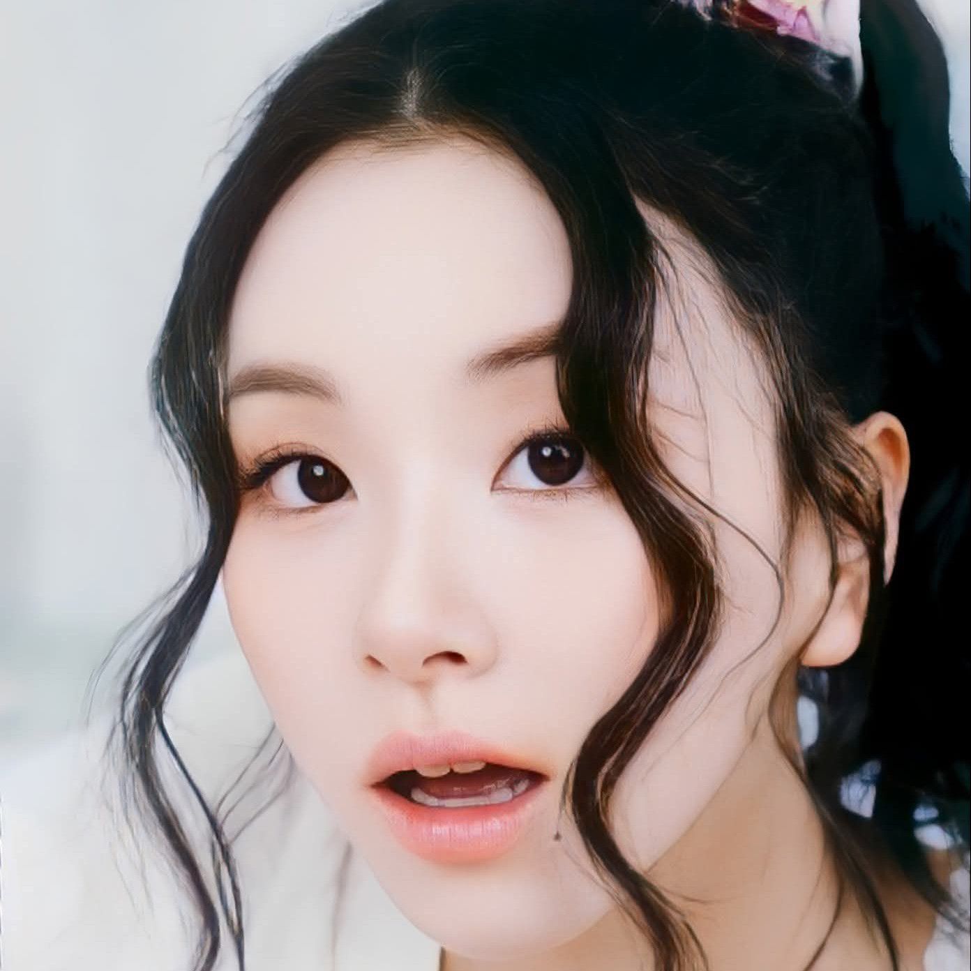 Latest photo of Chaeyoung (TWICE)