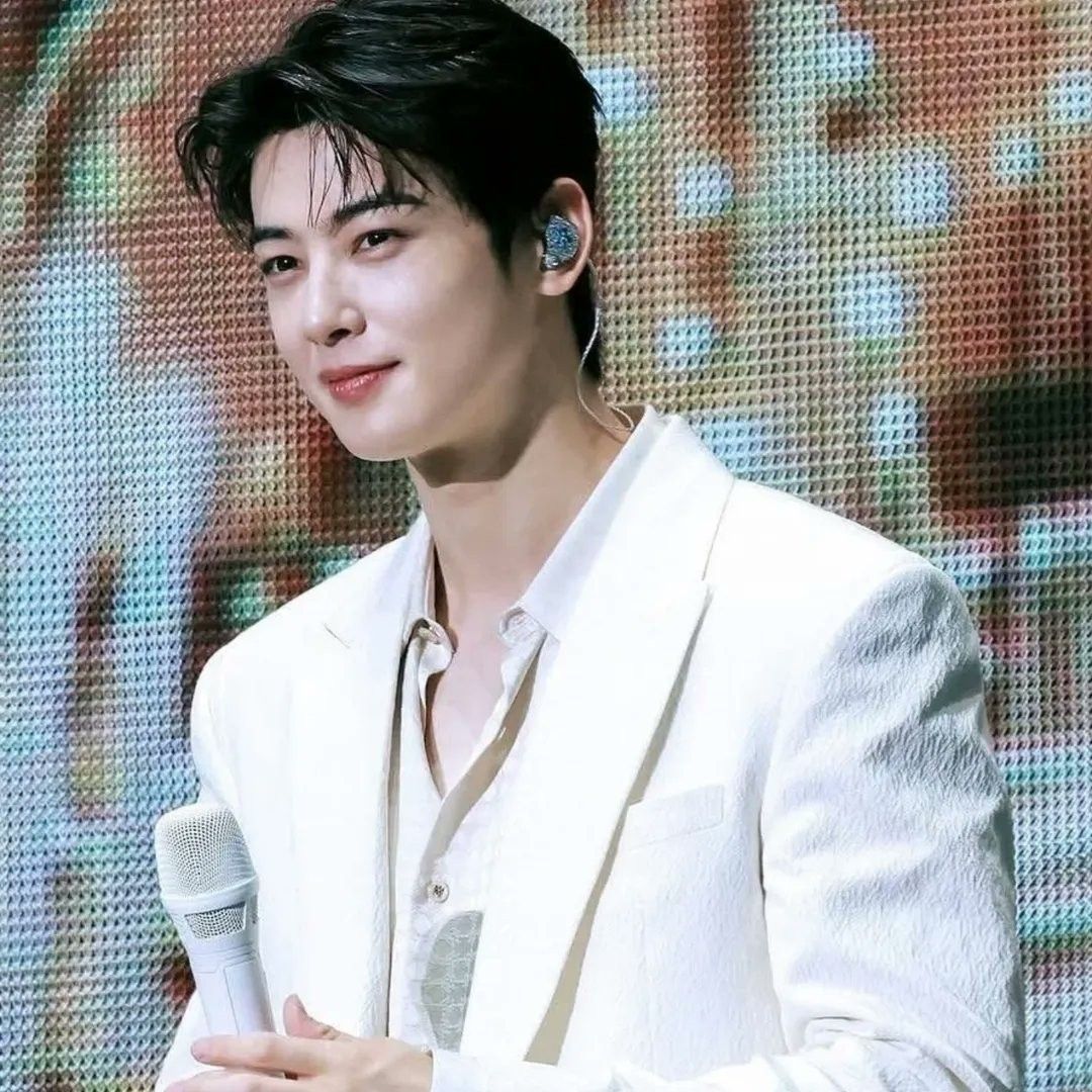 A moment captured by Eunwoo (ASTRO)'s fan