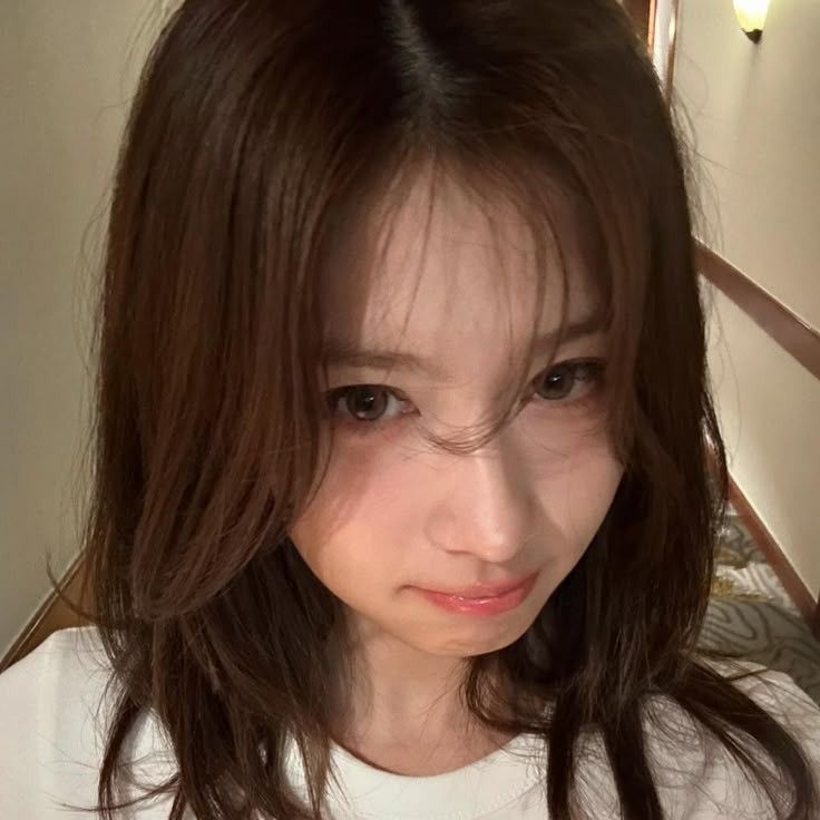 Sana (TWICE)的最新活动照片