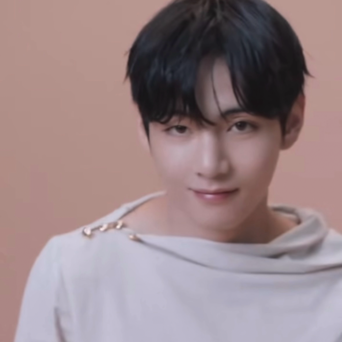 V (防彈少年團)的最新照片