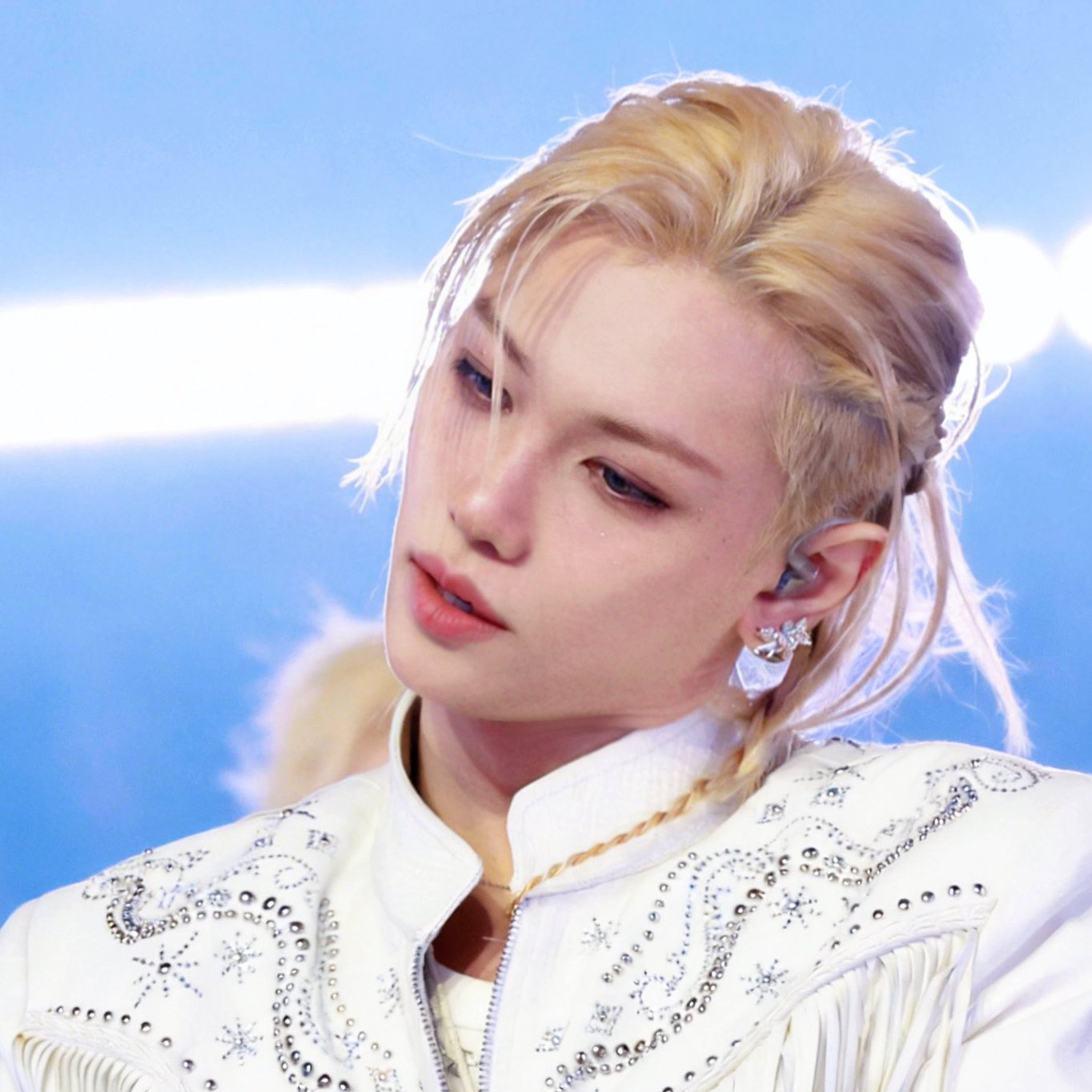 Latest photo of Felix (Stray Kids)