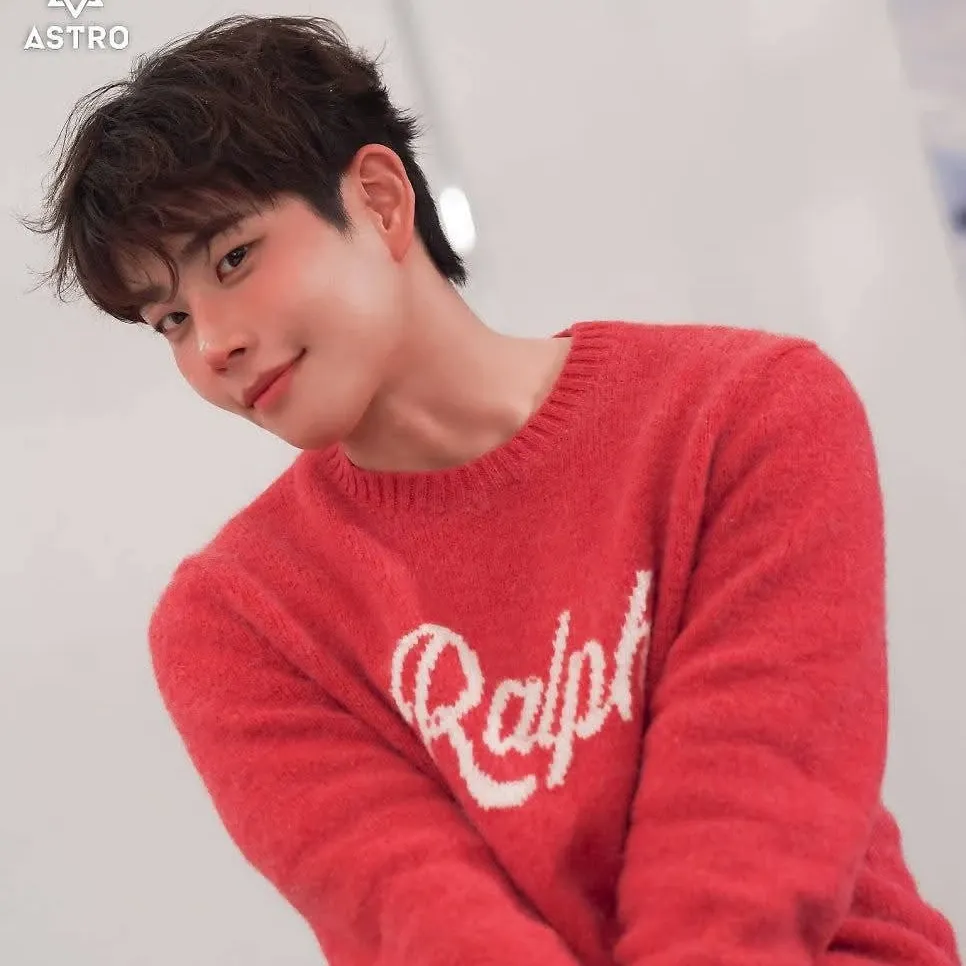 A moment captured by MJ (ASTRO)'s fan